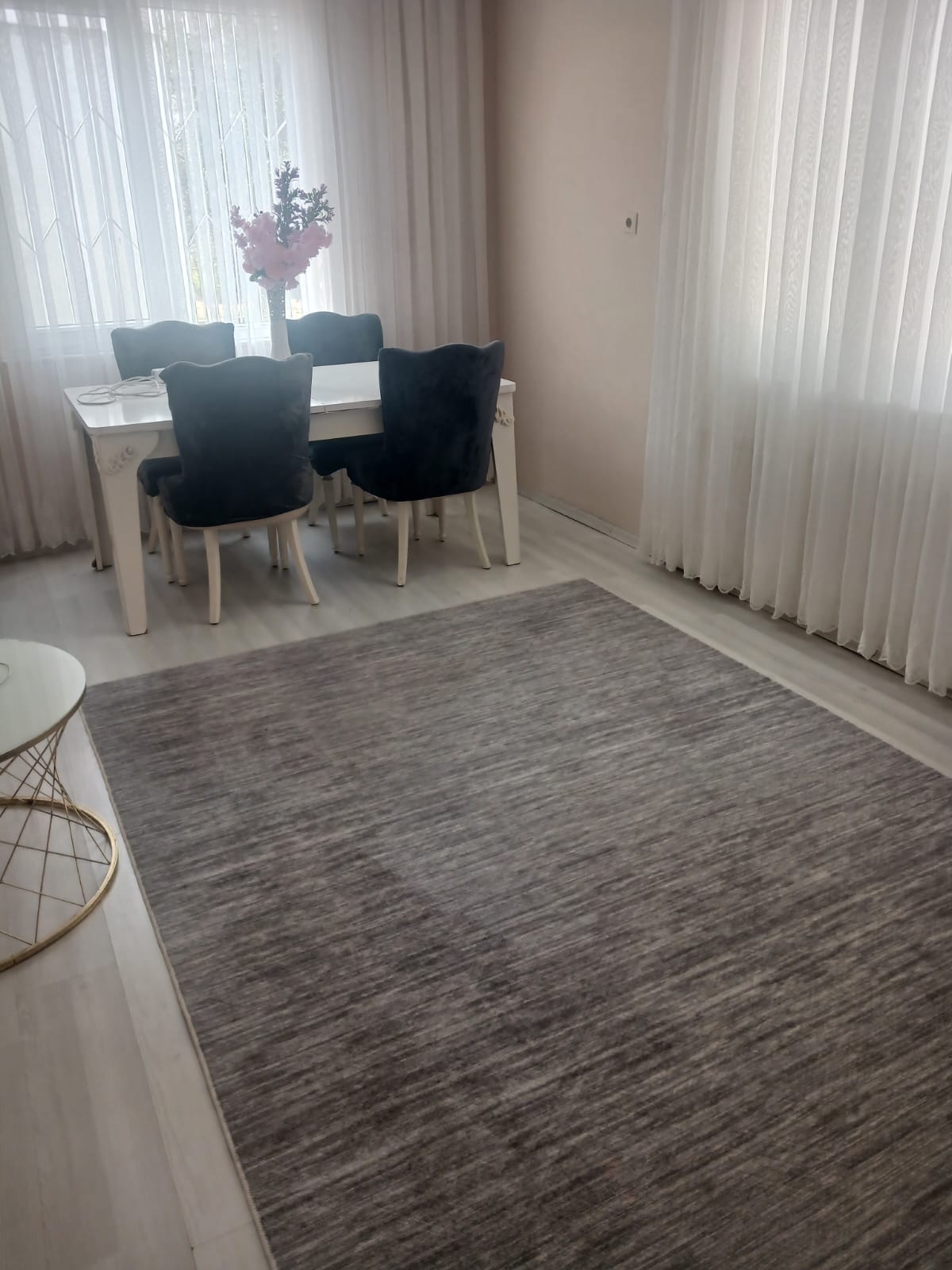 kepez baraj mahallesinde satılık arsa. içinde tek kat 4+1 ev var