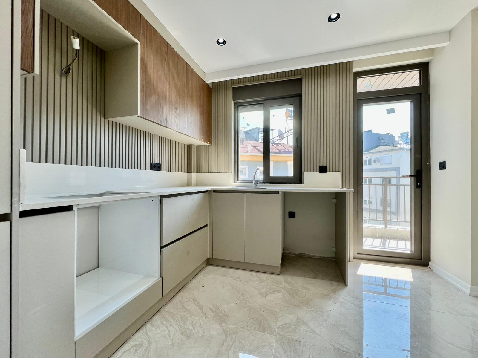 TRAMVAYA ADIM MESAFEDE MERKEZİ LOKASYONDA GENİŞ LÜKS SATILIK 2+1 SIFIR DAİRE