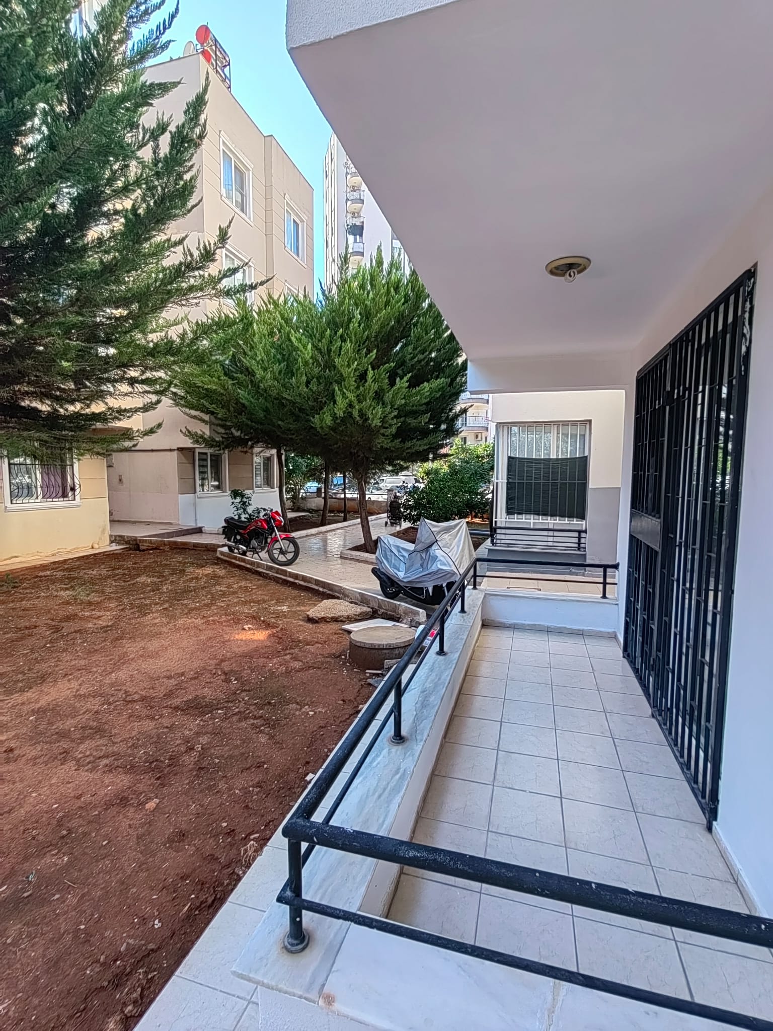 MÜSTAKİL EV TADINDA 2+1 TRAMVAY YAKINI KAÇMAZ DAİRE