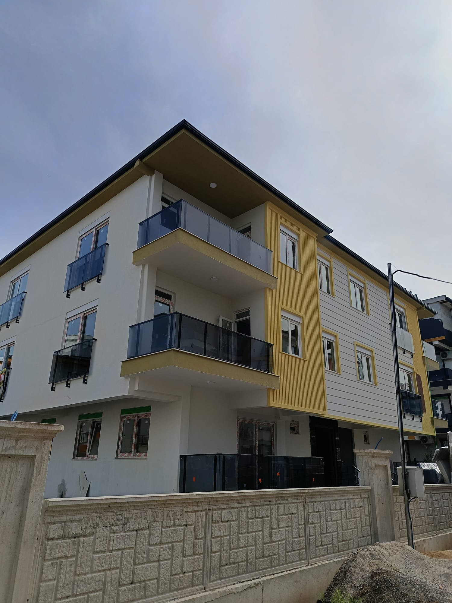 V.KARŞIYAKA MAH 2+1 Y. GİRİŞ SIFIR AÇIK MUTFAK