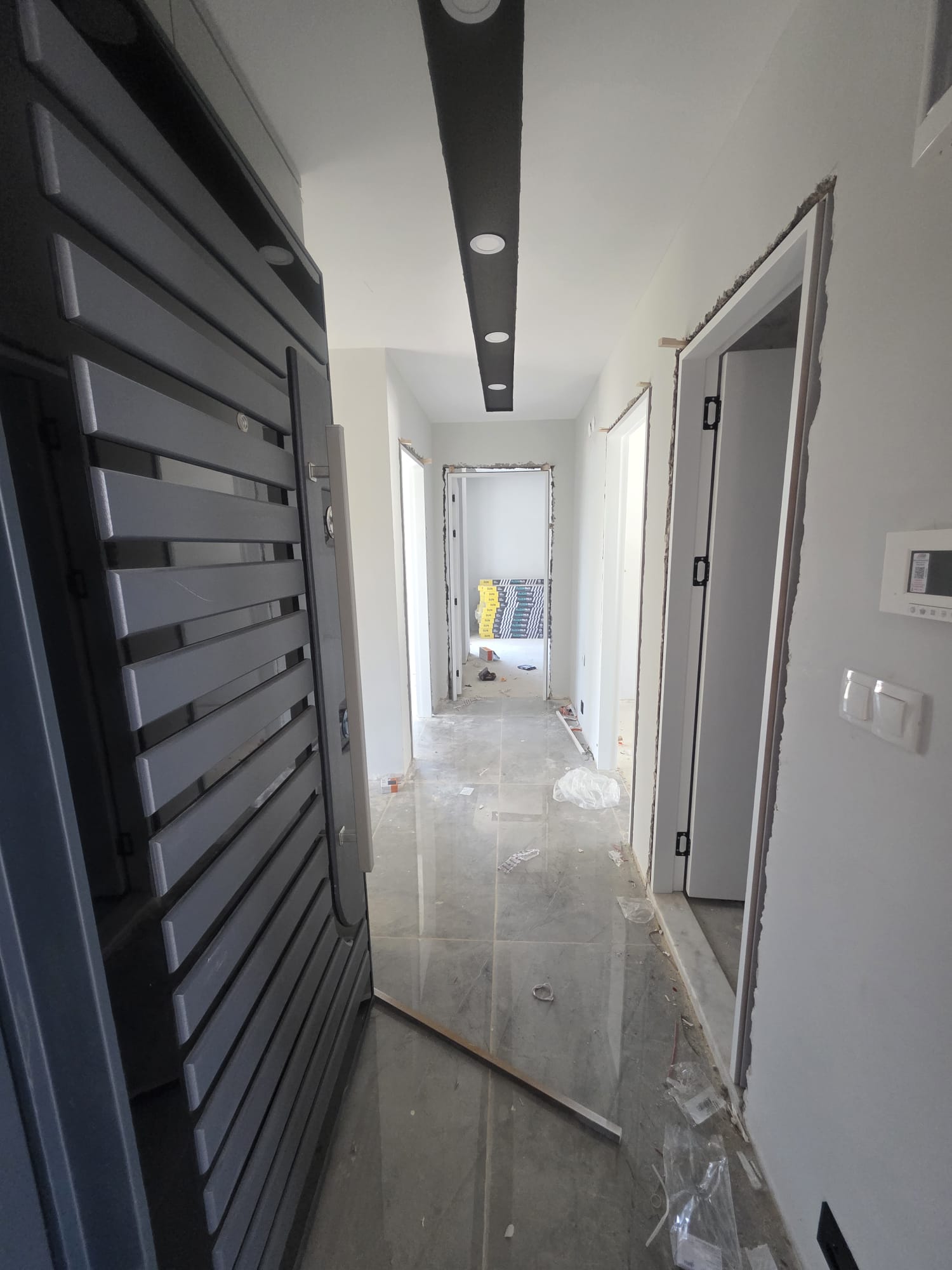Karşıyaka mah 2+1  cadde üstü katta